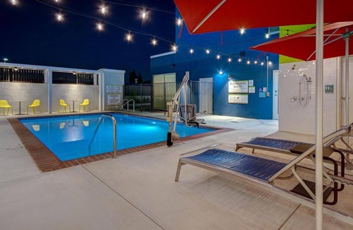 Garden Grove Hotel | Short Drive to Angel Stadium of Anaheim! Onsite Parking and FREE Breakfast!