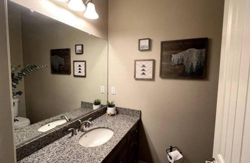 Ahwahnee House | Sierra Summer House by Yosemite