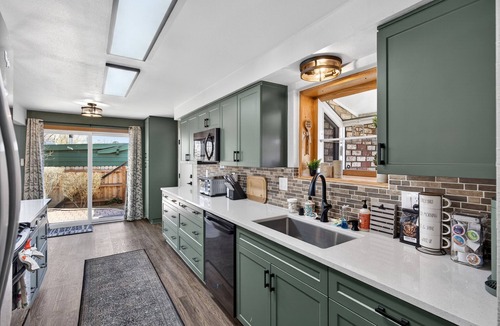 Carson City House | Sierra Sunset Brick Rancher | Pet Friendly