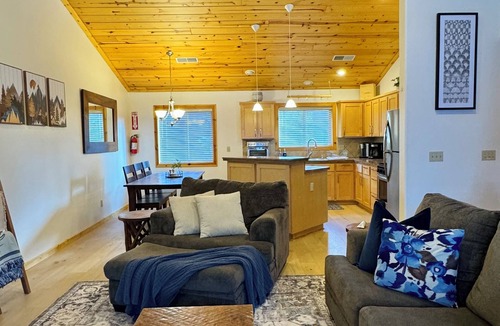 Truckee Condo | Ski & Lake Getaway in Tahoe Donner! 2BR 2BA