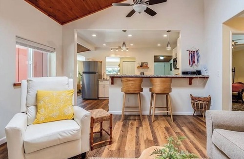 Callender House | Sky Blue 2Bdrm Guest House | Country Escape | Minutes to Beaches & Wineries