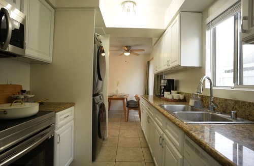 Garfield Apartment | Sleek 2BR Townhouse w/2 King Beds & Mini-Split in Each Room – Surf City Beach