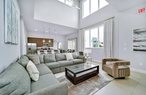 Reunion Hotel | Sleek Condo with Pool Table near Disney and Resort & Waterpark Access - B1-202