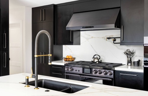 Seal Beach House | Sleek Designer Home + Courtyard + Walk to Beach + Dining | Seal Beach Escape