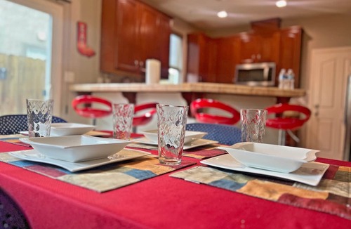 West Sacramento House | Sleeps 10 Centrally Located w/Theater Room