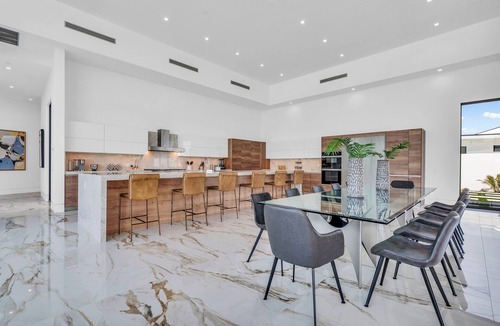 Indio Villa | Sleeps 17 | Private Pool + Pickleball Court + Fire Pit Near La Quinta | Bravo