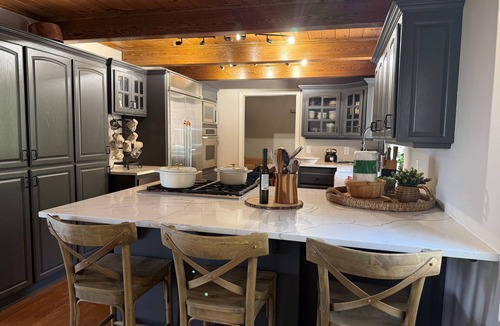 Lakehead House | Sleeps 17 Remodeled Gorgeous Lake House -Shasta Lake/views -Close to Packers Bay