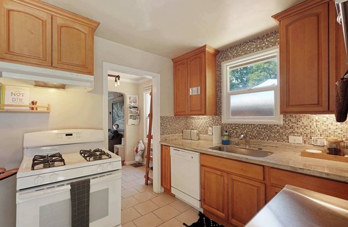 Southeastern Sacramento House | Smart, Eclectic ART HOUSE near the beat.