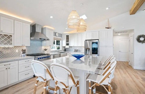 Clearlake House | Smiling Otter Retreat! Large Lakefront Luxury House.Pool.Spa.Sauna.Games.Pets
