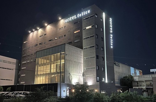 Toyonaka Hotel | Smoking allowed Deluxe Room Free breakfast and free parking /Toyonaka Ōsaka