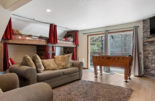 Fox Farm House | Snowcrest Lodge: Family Game Retreat, Hot Tub & EV