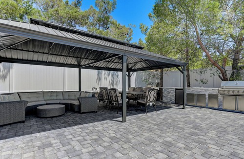 Enterprise House | Soothing 6-bedroom house with Pool and Heated Spa in vibrant Las Vegas