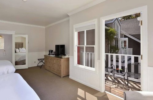 Santa Rosa Hotel | Sophisticated Double Queen Accommodations Near Sonoma Wineries + Coastline