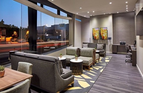 Beverly Grove Hotel | Sophisticated Retreat | Hollywood Walk of Fame - 3.5 miles | Onsite Parking