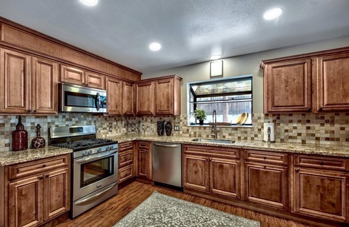 Country Club Estates Cabin | South Lake Tahoe Cabin Near Sierra at Tahoe with Hot Tub and Backyard Games
