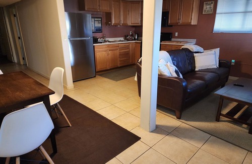 West University Apartment | Spacious 1 bedroom, wifi, laundry, kitchen. Walk to UNR and 1/2 mile to Casinos.