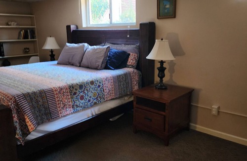 West University Apartment | Spacious 1 bedroom, wifi, laundry, kitchen. Walk to UNR and 1/2 mile to Casinos.
