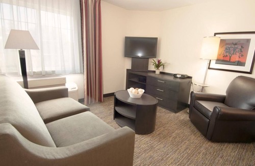 Anaheim Resort Hotel | Spacious 1BR Suite w/Full Kitchen & BBQ Access | Near Disneyland Resort