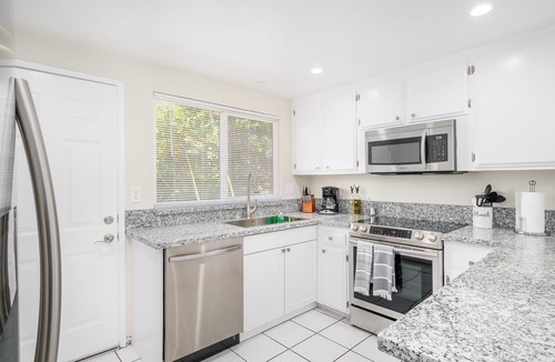 Clovis House | Spacious 3Bed/2Bth w Pool for Fun in Clovis