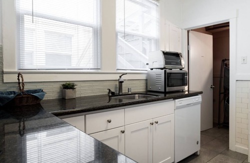 Richmond District Apartment | Spacious 3BR Family Flat + Private Garage near Presidio & Beach
