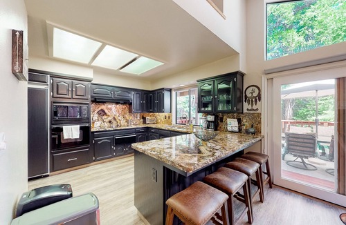 Shaver Lake Cabin | Spacious 3BR Ockenden Retreat w/Loft, W/D, & Large Deck, & Grill