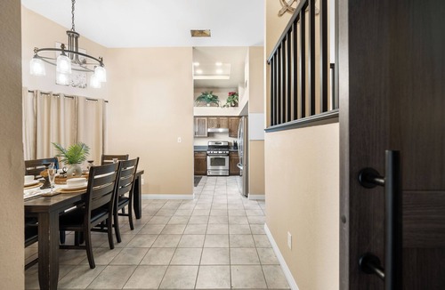 Pumpkin Center House | Spacious 4-bd 2.5bth Corporate Housing near Hwy 99 with plenty of parking