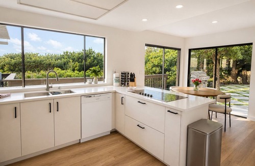 Hidden Valley House | Spacious 4BD La Jolla Ocean Views Jacuzzi