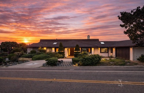 Hidden Valley House | Spacious 4BD La Jolla Ocean Views Jacuzzi