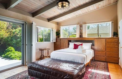 Central Davis House | Spacious 4BR Backyard Oasis with BBQ Near UC Davis