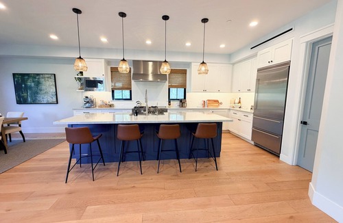 Manhattan Heights House | Spacious 5-bedroom house in beautiful Manhattan Beach with AC and great yards