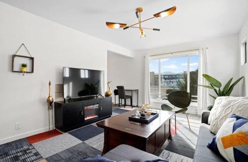 Sharp Park House | Spacious 5BR Coastal Retreat - 8 Beds Beach & Golf - Old