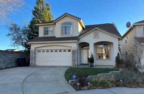 Roseville House | Spacious and bright 4-bedroom retreat close to everything