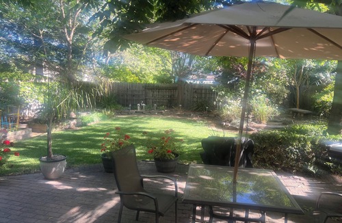 Roseville House | Spacious and bright 4-bedroom retreat close to everything