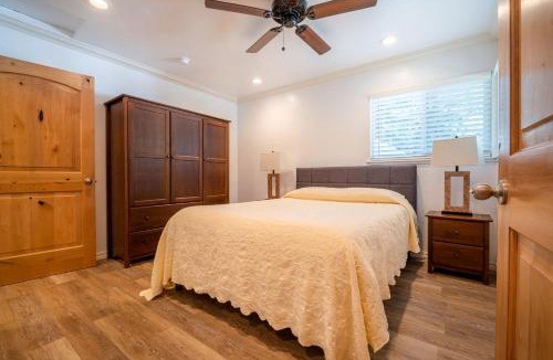 Big Bar House | Spacious and Pet-Friendly Sunny Yellow Cabin for a Wonderful Escape by the Trinity River in California