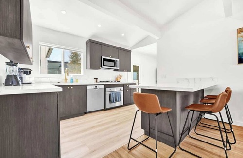 North Pacific Beach House | Spacious Beach Home 2 short blocks to PB Sleeps 10
