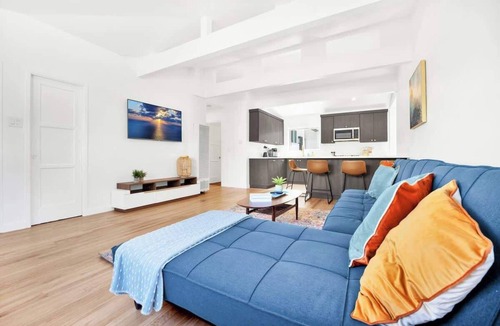 North Pacific Beach House | Spacious Beach Home 2 short blocks to PB Sleeps 10