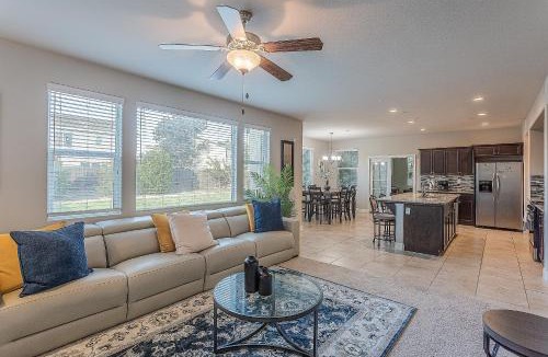 Visalia House | Spacious Family Home in Visalia Near Downtown and Parks