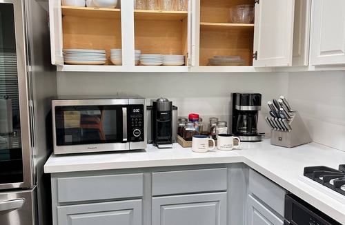 Greenacres House | Spacious Gated 3BR w/Patio & Clubhouse Access, Seven Oaks