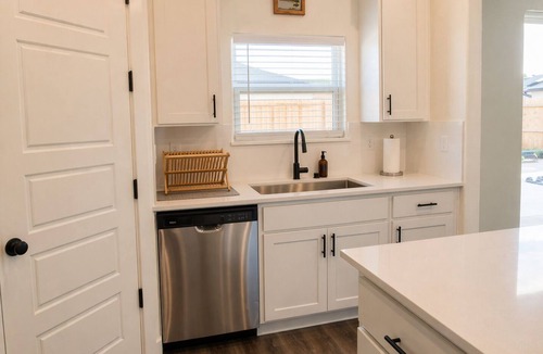 Merced House | Spacious Modern Home Near UC Merced, Gateway to Yosemite