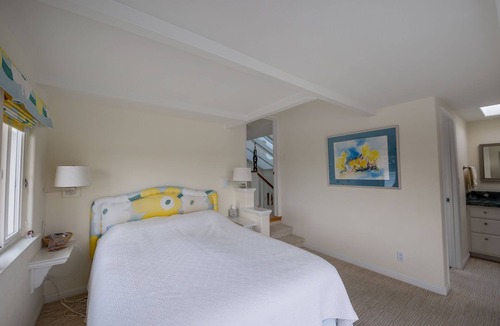 Bay Area Boat Rental | Spacious modern Sausalito Houseboat just minutes from San Francisco.