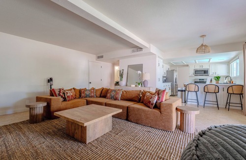 Green Valley North Villa | Spacious Oasis w/Heated Spa l 10min from strip
