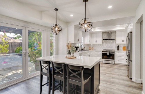 Corona House | Spacious Patio + Modern Interior: Corona Escape!