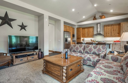 Mammoth Lakes House | Spacious Townhome on Snowcreek Golf Course! Mountain Views!
