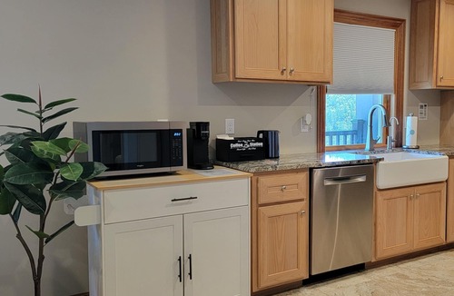 Medford House | Spacious Villa Studio near Jacksonville, Spectacular Views and Private