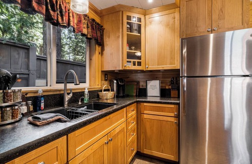 Peninsula Village Cabin | *Special~Lake Almanor~Boat Ramp~Pets~CozyLakeside