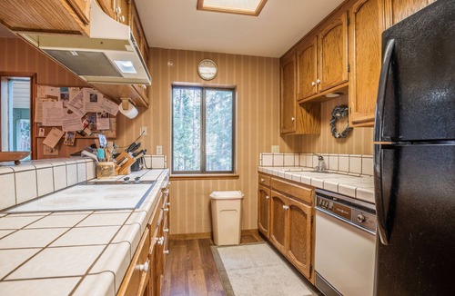 Arnold Cabin | Spencer Cabin - Summer Pool Access!