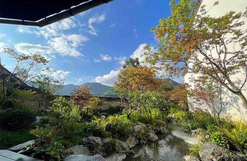 Jing County Hotel | Stayinmind