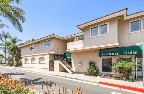 Balboa Peninsula Apartment | Steps to the Ocean