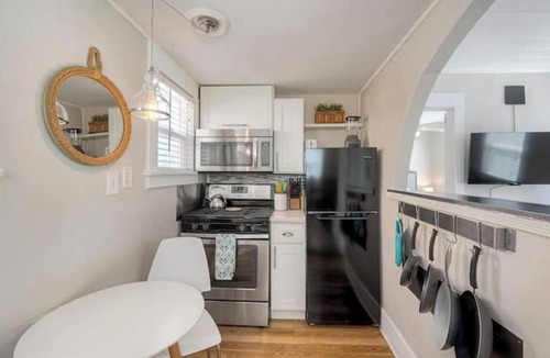 Mission Beach Apartment | Steps to the Sand - Cozy 1 bedroom 2nd floor