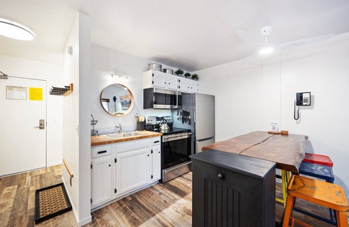 Truckee Condo | Striking Deluxe Studio w/Kitchen #114 at Donner Lake Village